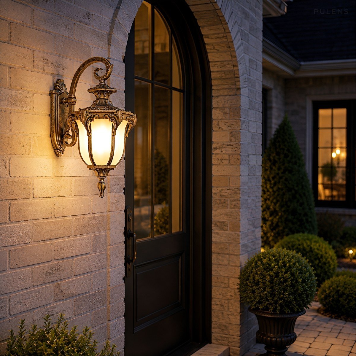 Dimmable Crown Top Coach Outdoor Wall Light - Pulens