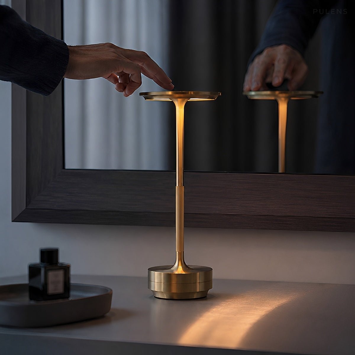 Modern Dimmable Floating Dish LED Table Lamp - Pulens